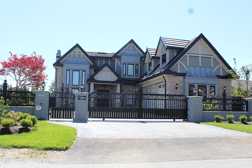 carriage house builders